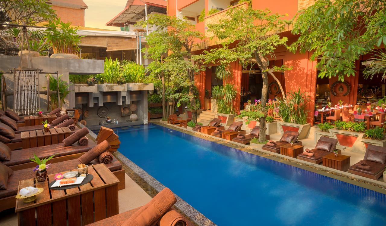 Golden Temple Residence Siem Reap Zewnętrze zdjęcie The swimming pool at the hotel
