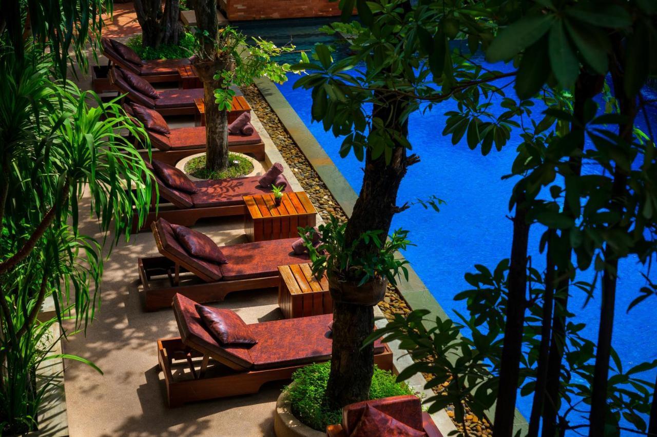 Golden Temple Residence Siem Reap Zewnętrze zdjęcie The swimming pool at the hotel