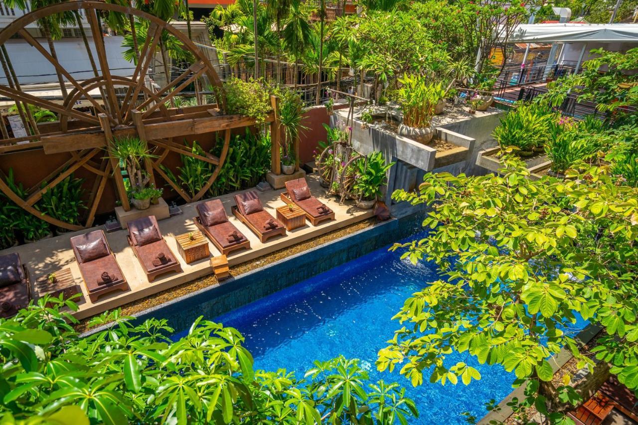 Golden Temple Residence Siem Reap Zewnętrze zdjęcie The pool at the hotel